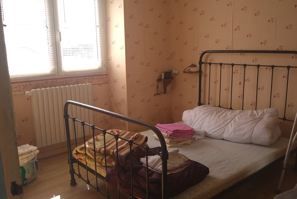 Maison de 50 m² à Ravigny avec garage et terrain clos 