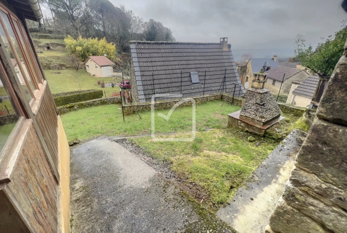 Viager semi-occupé à Salignac, maison avec deux appartements au cœur du Périgord noir 