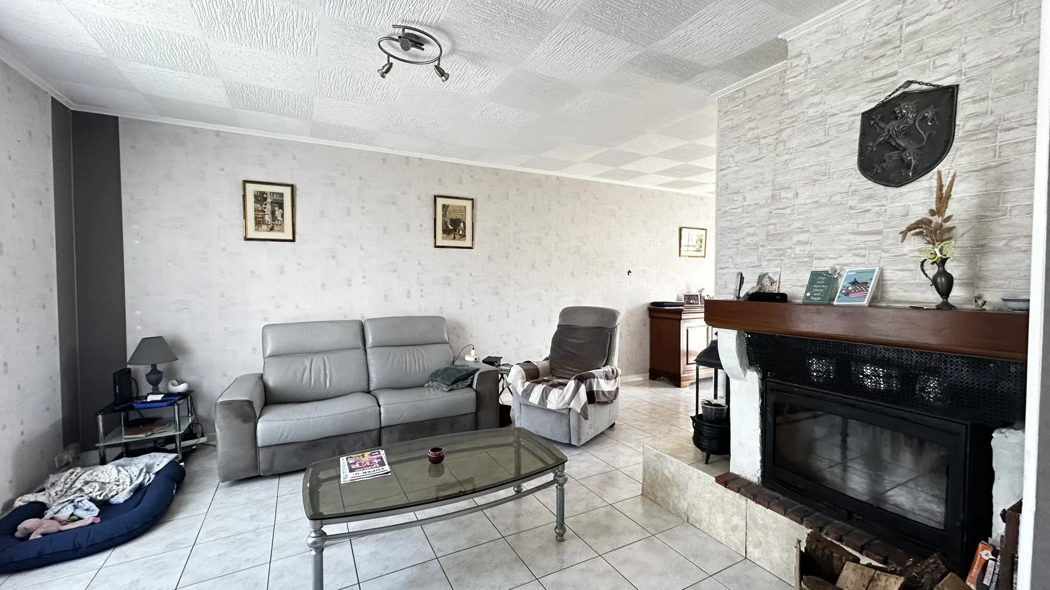 Maison de plain-pied à Frontenay-Rohan-Rohan avec grand jardin et garage 