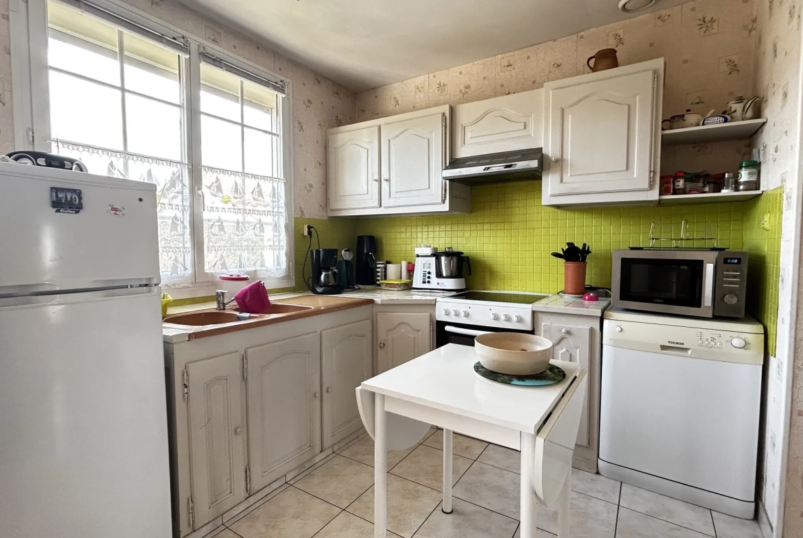 Maison de plain-pied à Frontenay-Rohan-Rohan avec grand jardin et garage 