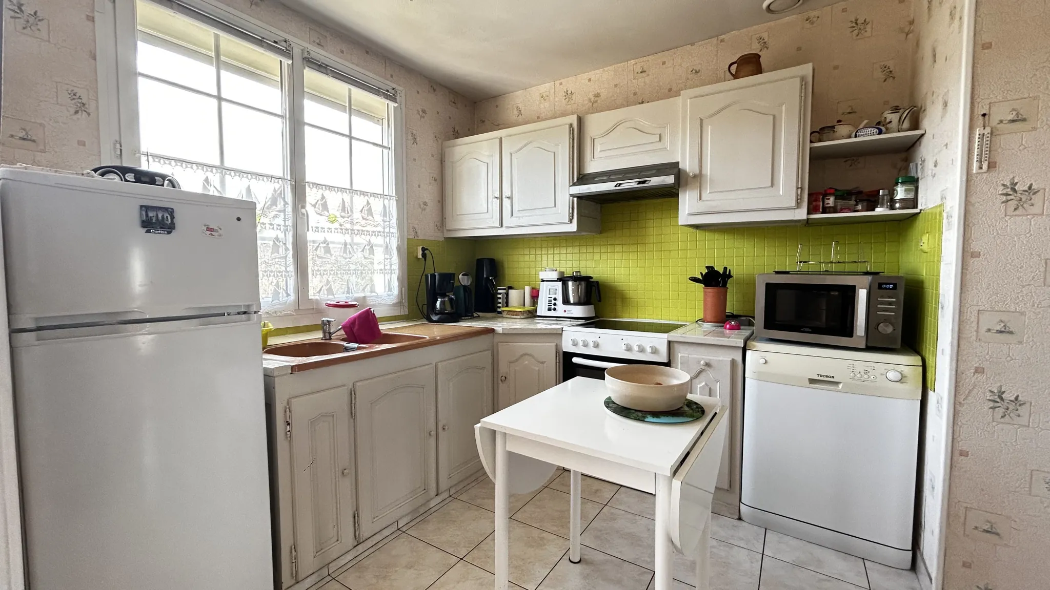 Maison de plain-pied à Frontenay-Rohan-Rohan avec grand jardin et garage 