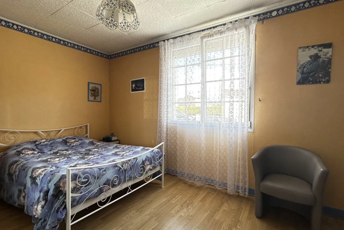 Maison de plain-pied à Frontenay-Rohan-Rohan avec grand jardin et garage 