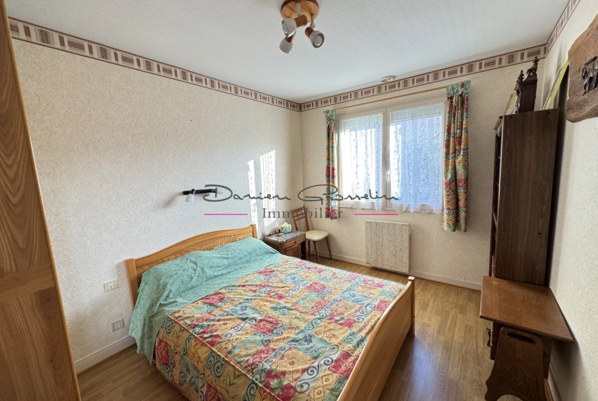 Villa familiale avec terrain de 1414 m² à Cours-la-Ville 