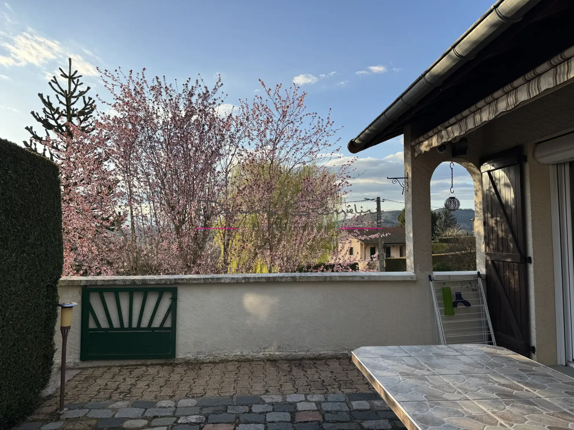 Villa familiale avec terrain de 1414 m² à Cours-la-Ville 