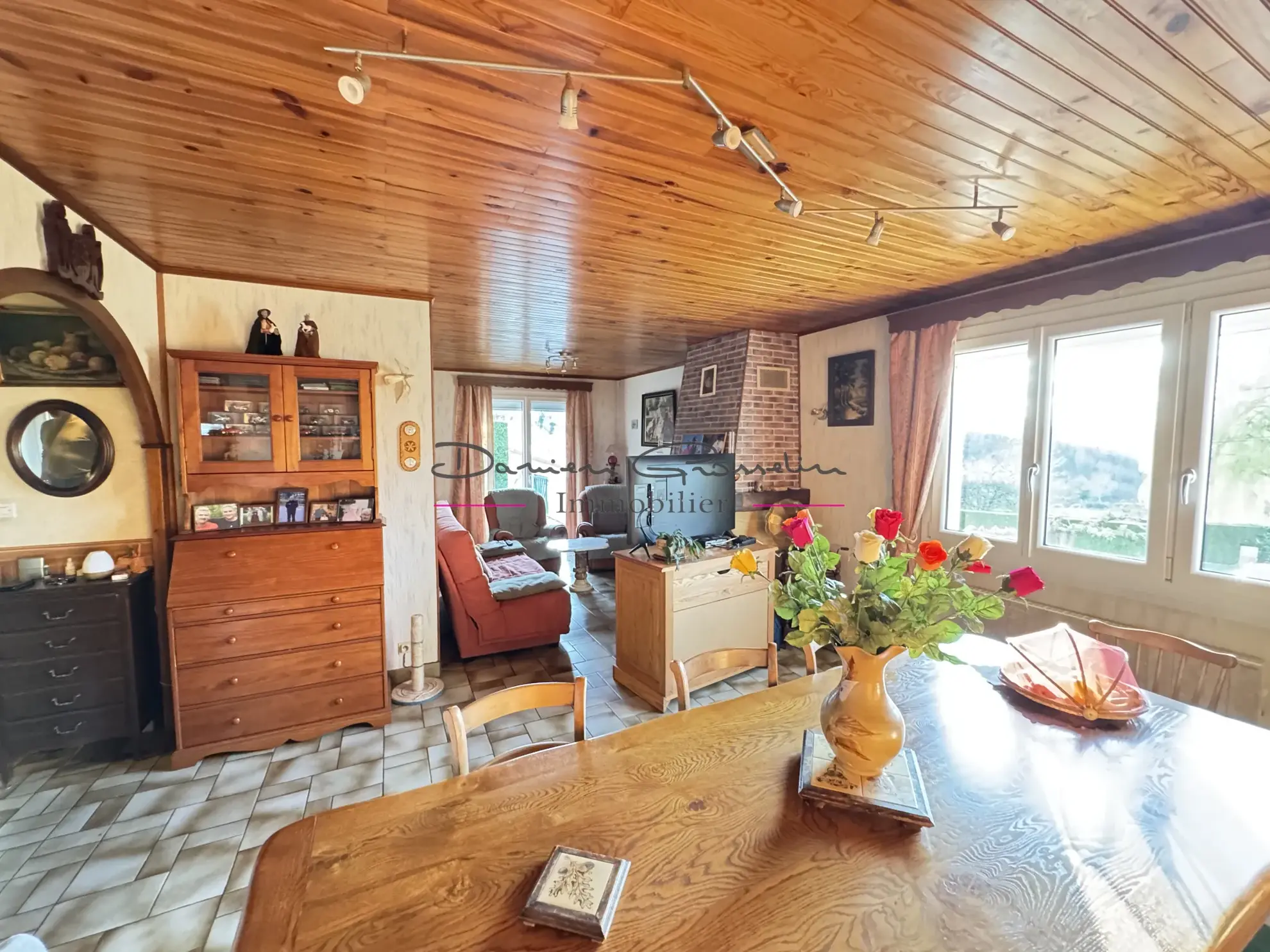 Villa familiale avec terrain de 1414 m² à Cours-la-Ville 