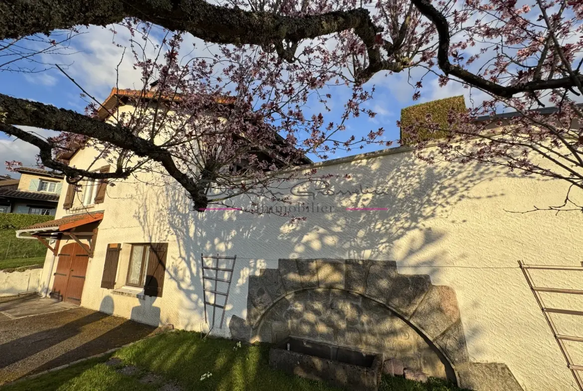 Villa familiale avec terrain de 1414 m² à Cours-la-Ville 