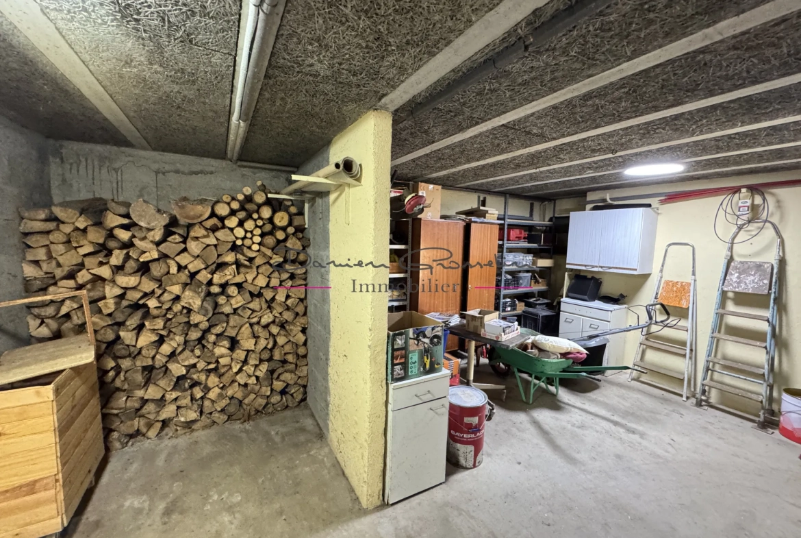 Villa familiale avec terrain de 1414 m² à Cours-la-Ville 