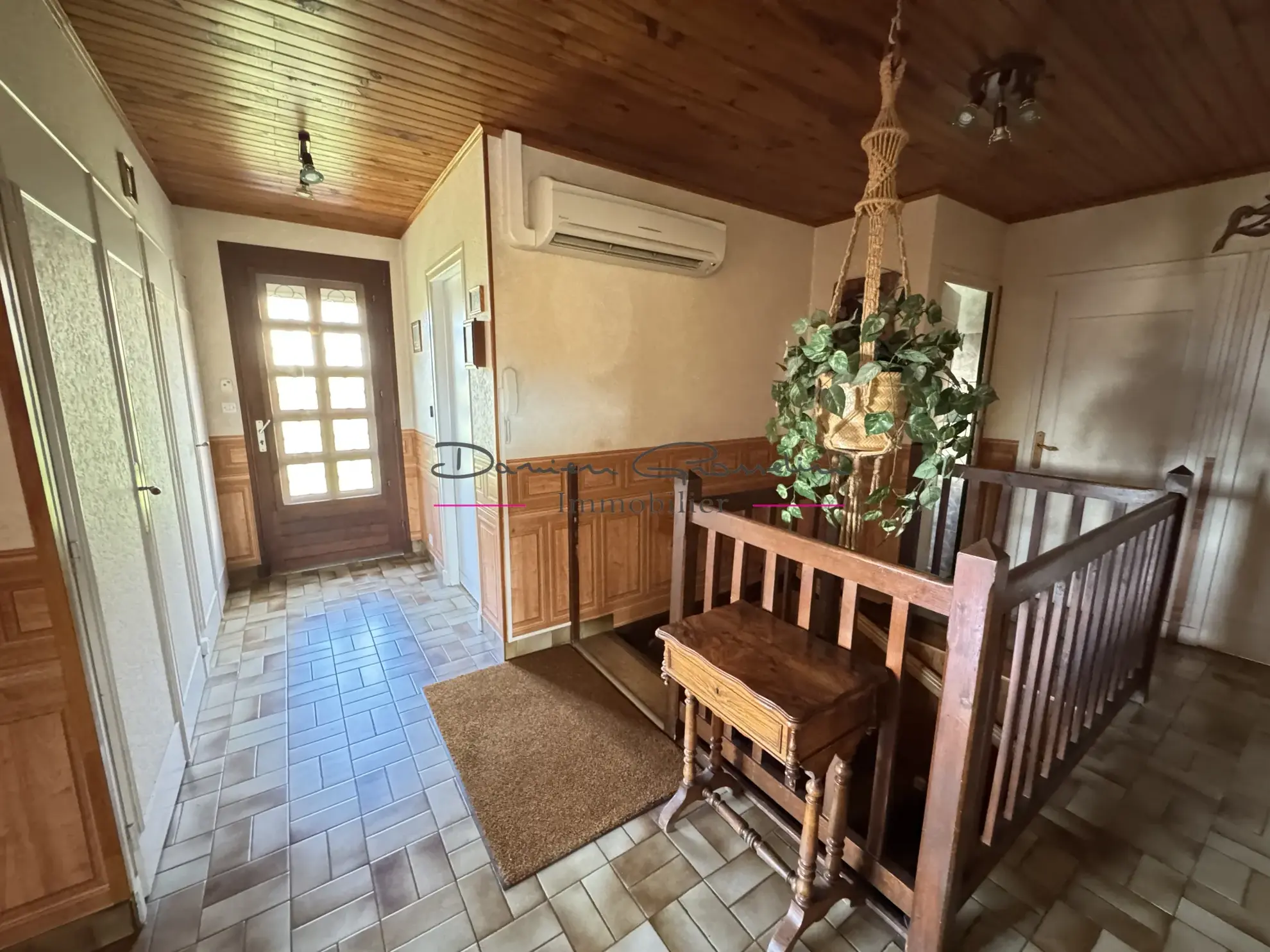 Villa familiale avec terrain de 1414 m² à Cours-la-Ville 