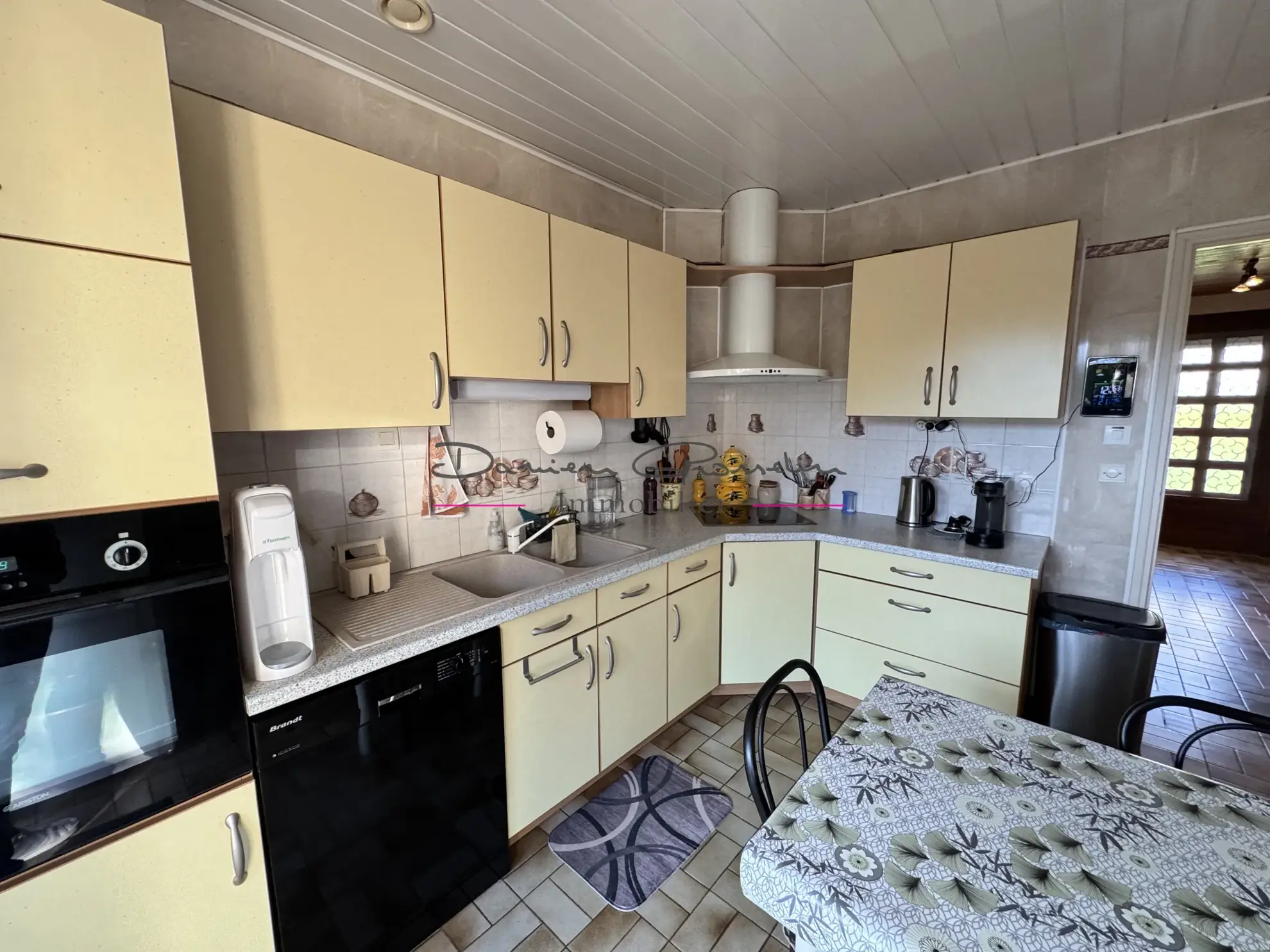 Villa familiale avec terrain de 1414 m² à Cours-la-Ville 