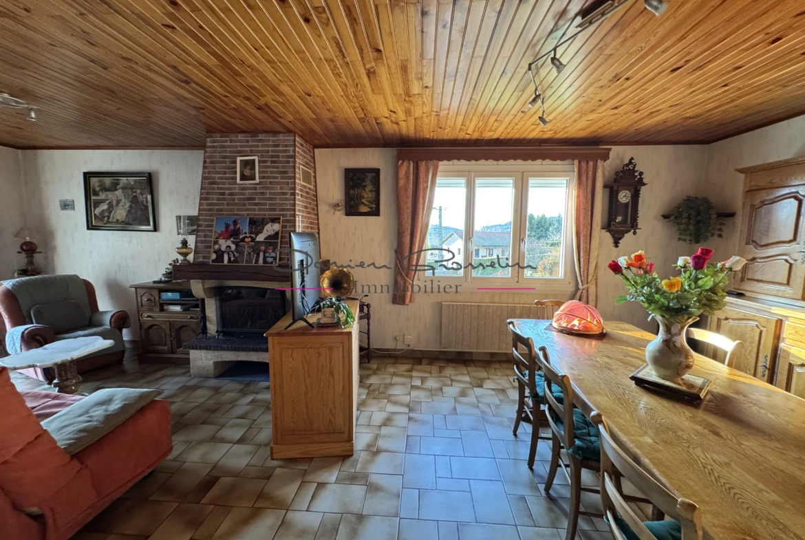 Villa familiale avec terrain de 1414 m² à Cours-la-Ville 