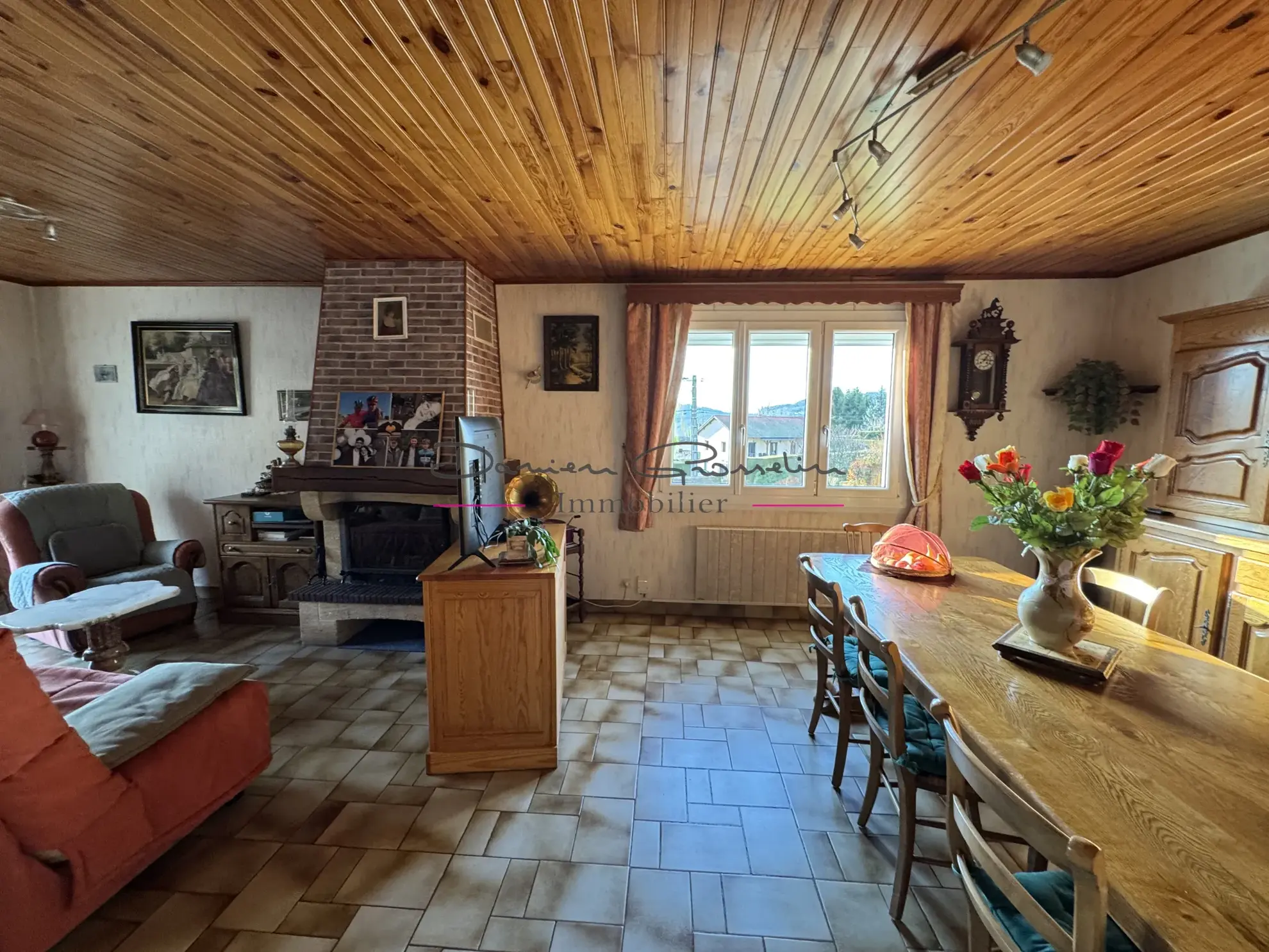 Villa familiale avec terrain de 1414 m² à Cours-la-Ville 
