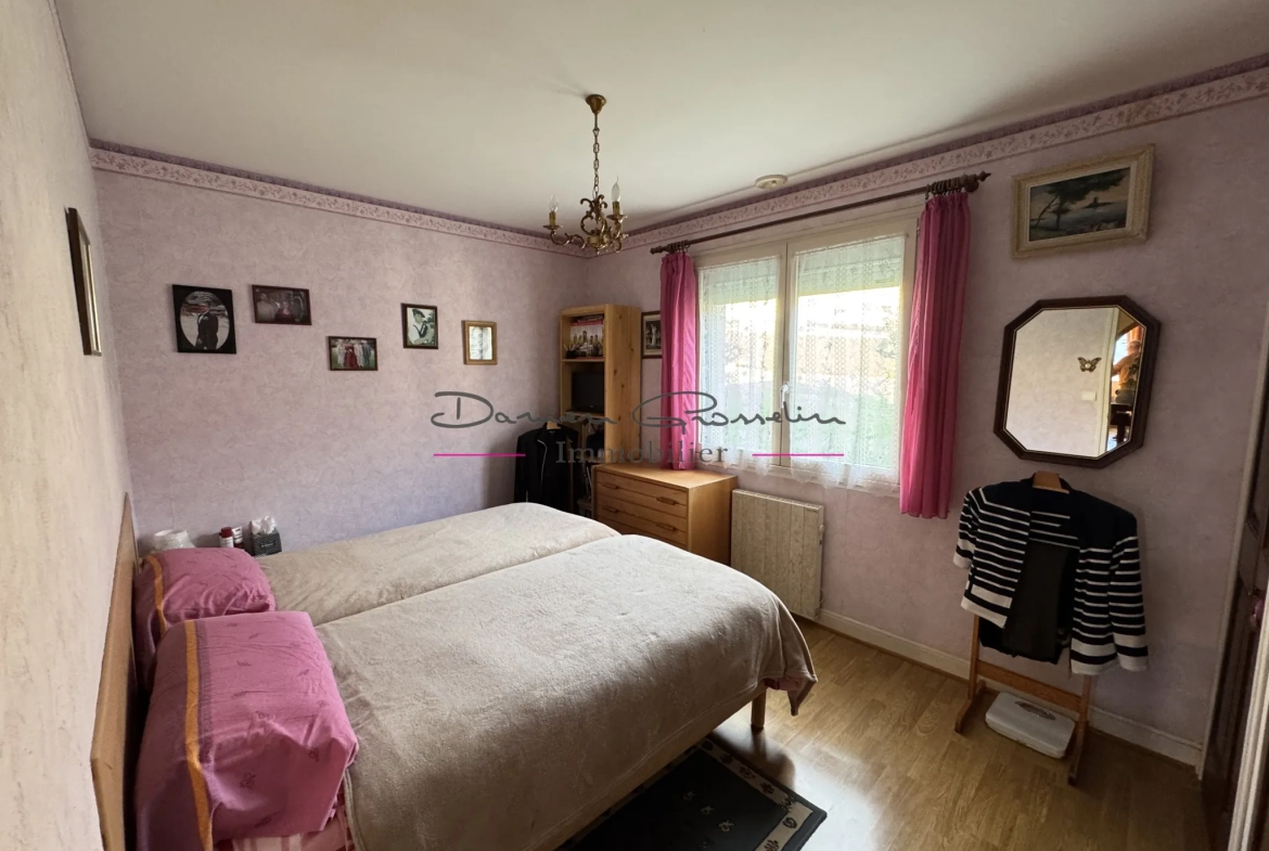 Villa familiale avec terrain de 1414 m² à Cours-la-Ville 