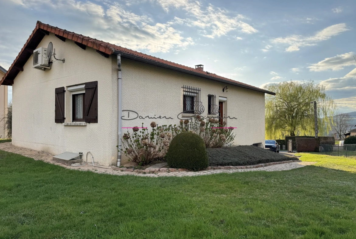 Villa familiale avec terrain de 1414 m² à Cours-la-Ville 