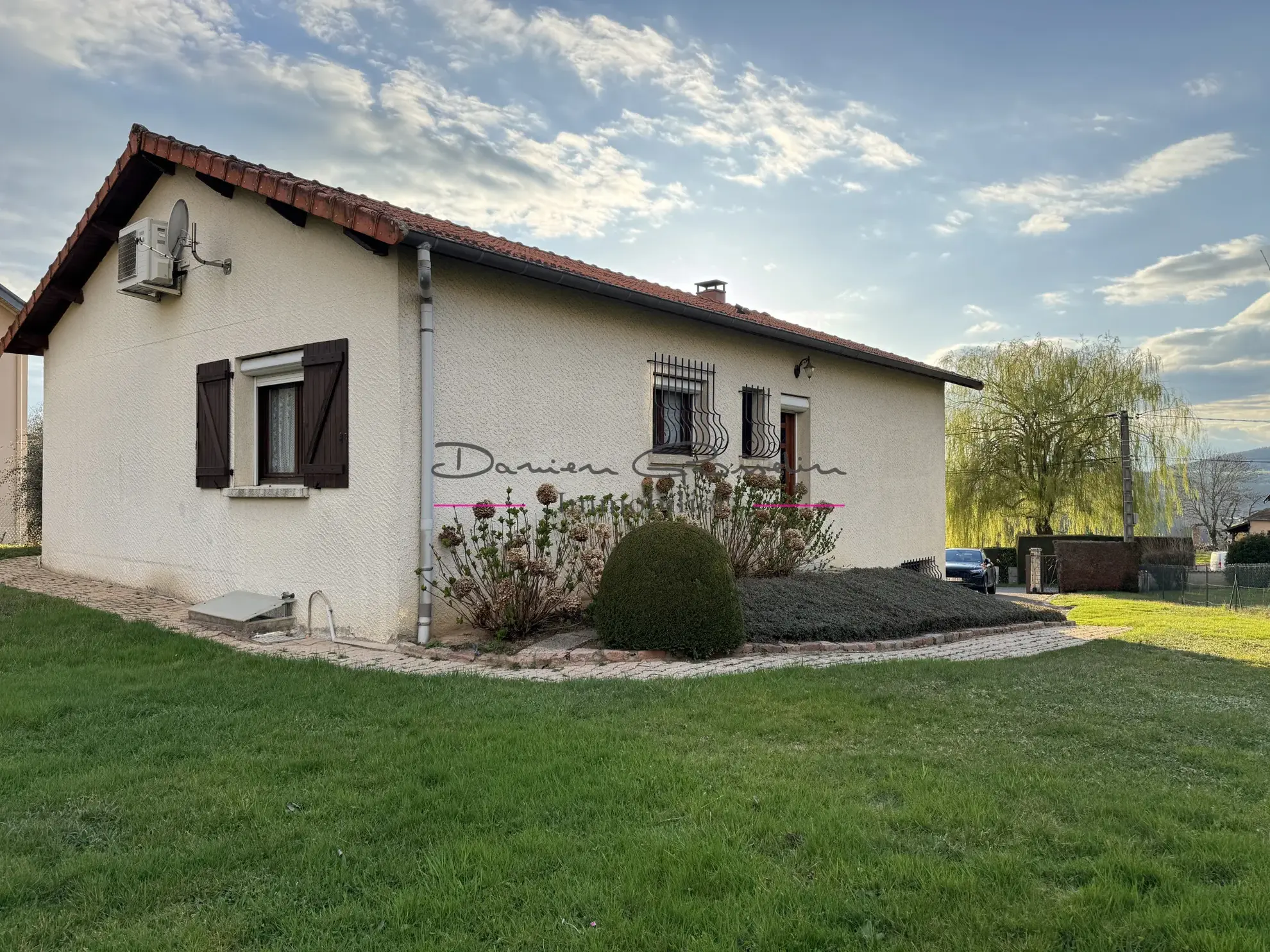 Villa familiale avec terrain de 1414 m² à Cours-la-Ville 