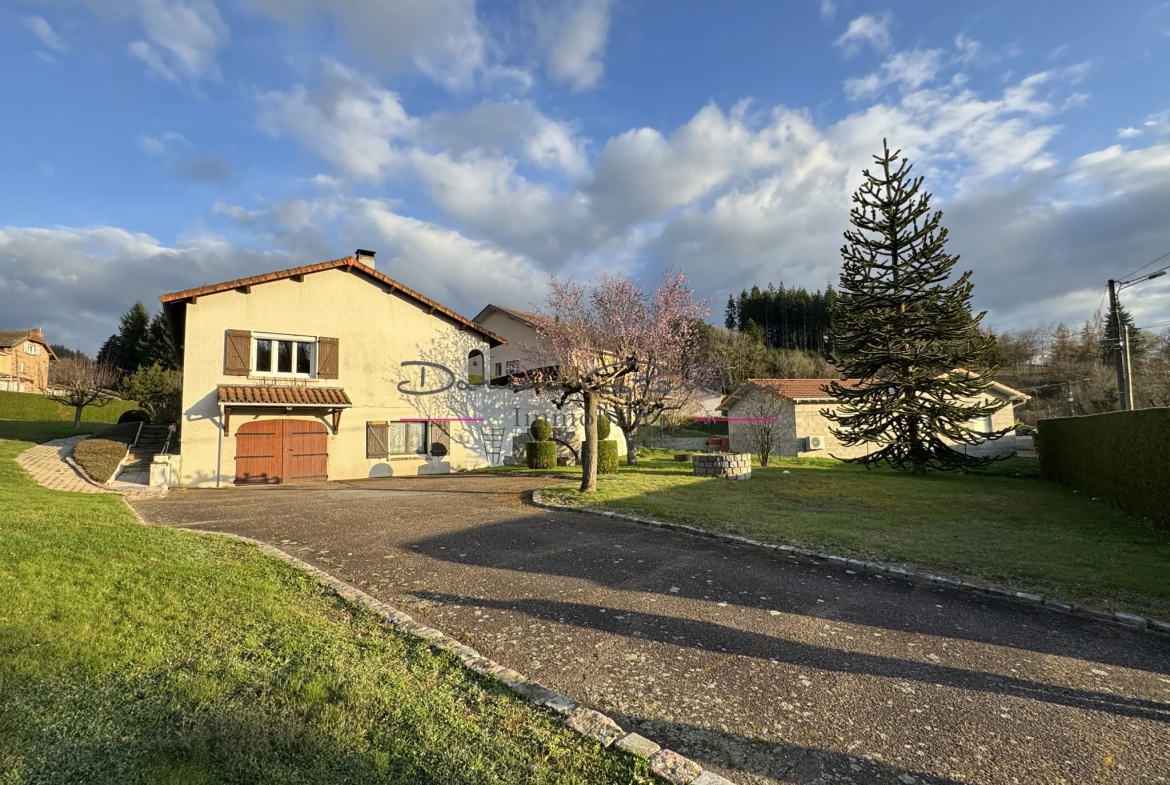 Villa familiale avec terrain de 1414 m² à Cours-la-Ville 