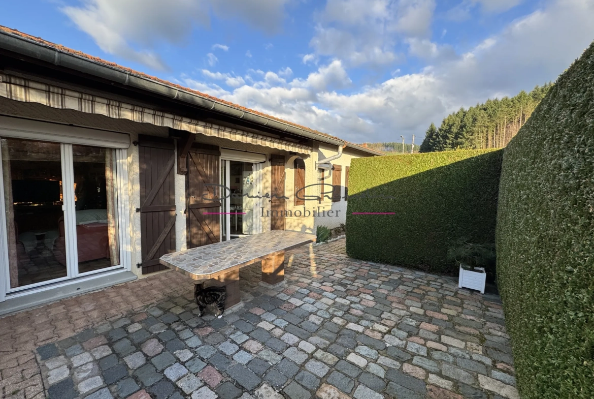 Villa familiale avec terrain de 1414 m² à Cours-la-Ville 