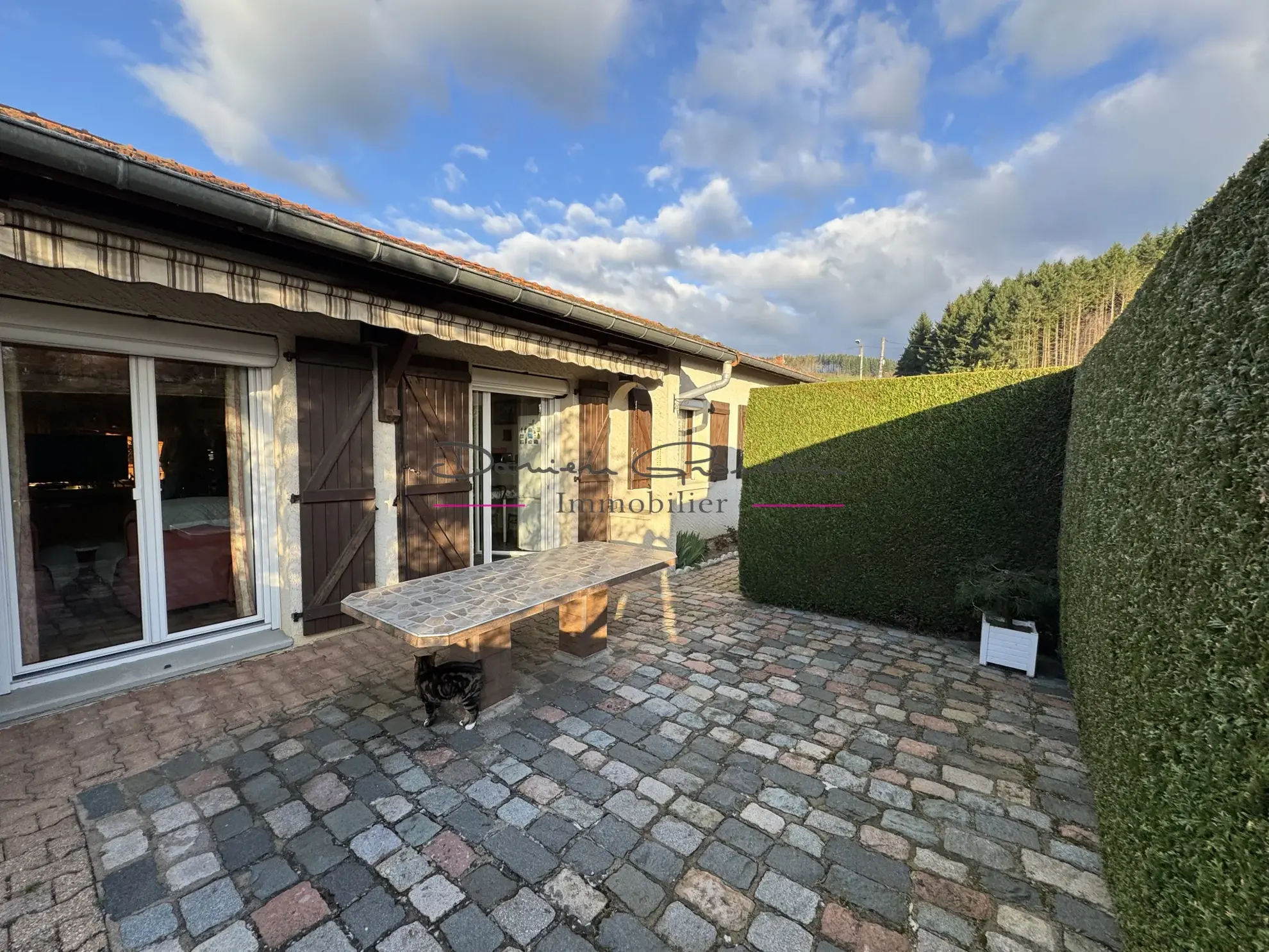 Villa familiale avec terrain de 1414 m² à Cours-la-Ville 