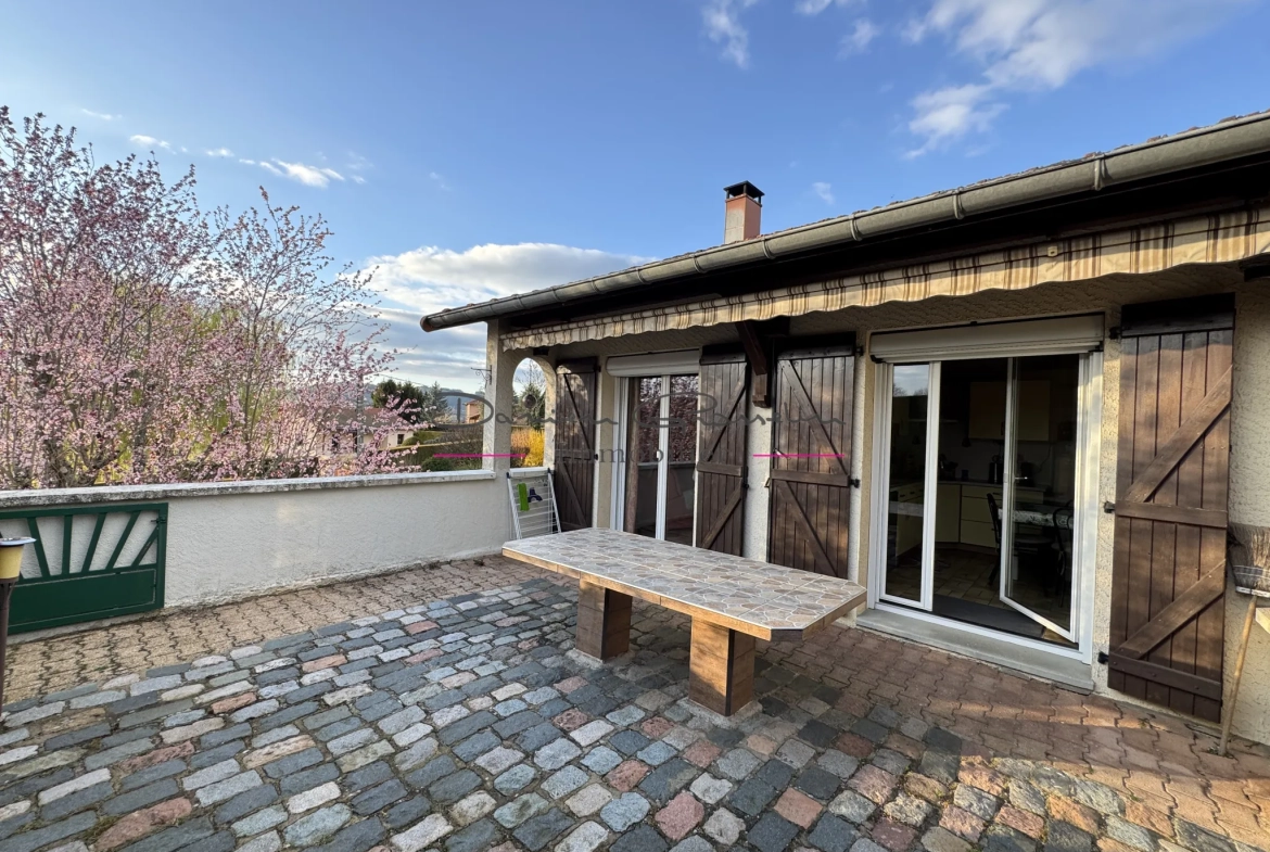 Villa familiale avec terrain de 1414 m² à Cours-la-Ville 