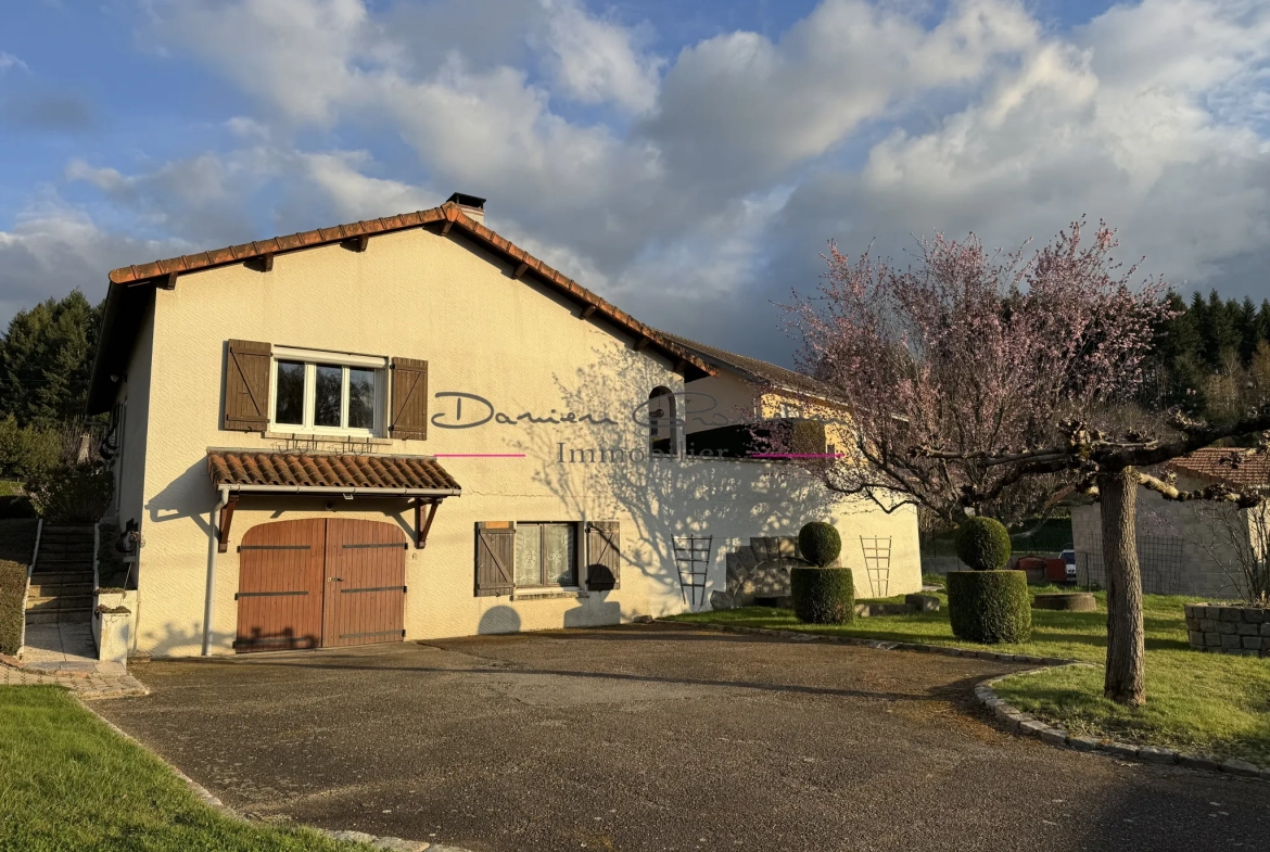 Villa familiale avec terrain de 1414 m² à Cours-la-Ville 
