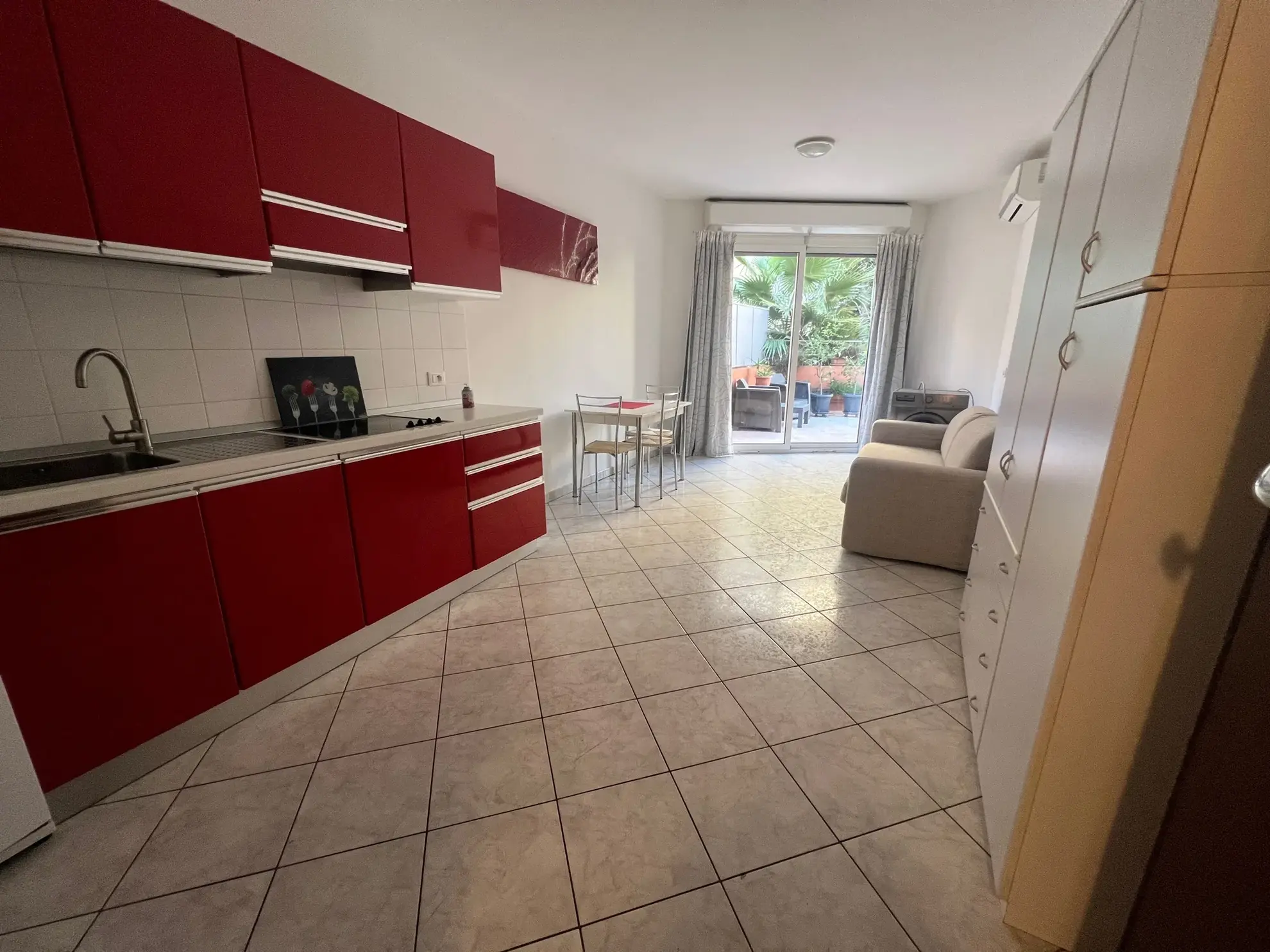 Studio à vendre à Menton avec terrasse et parking privé - Cours du Centenaire 