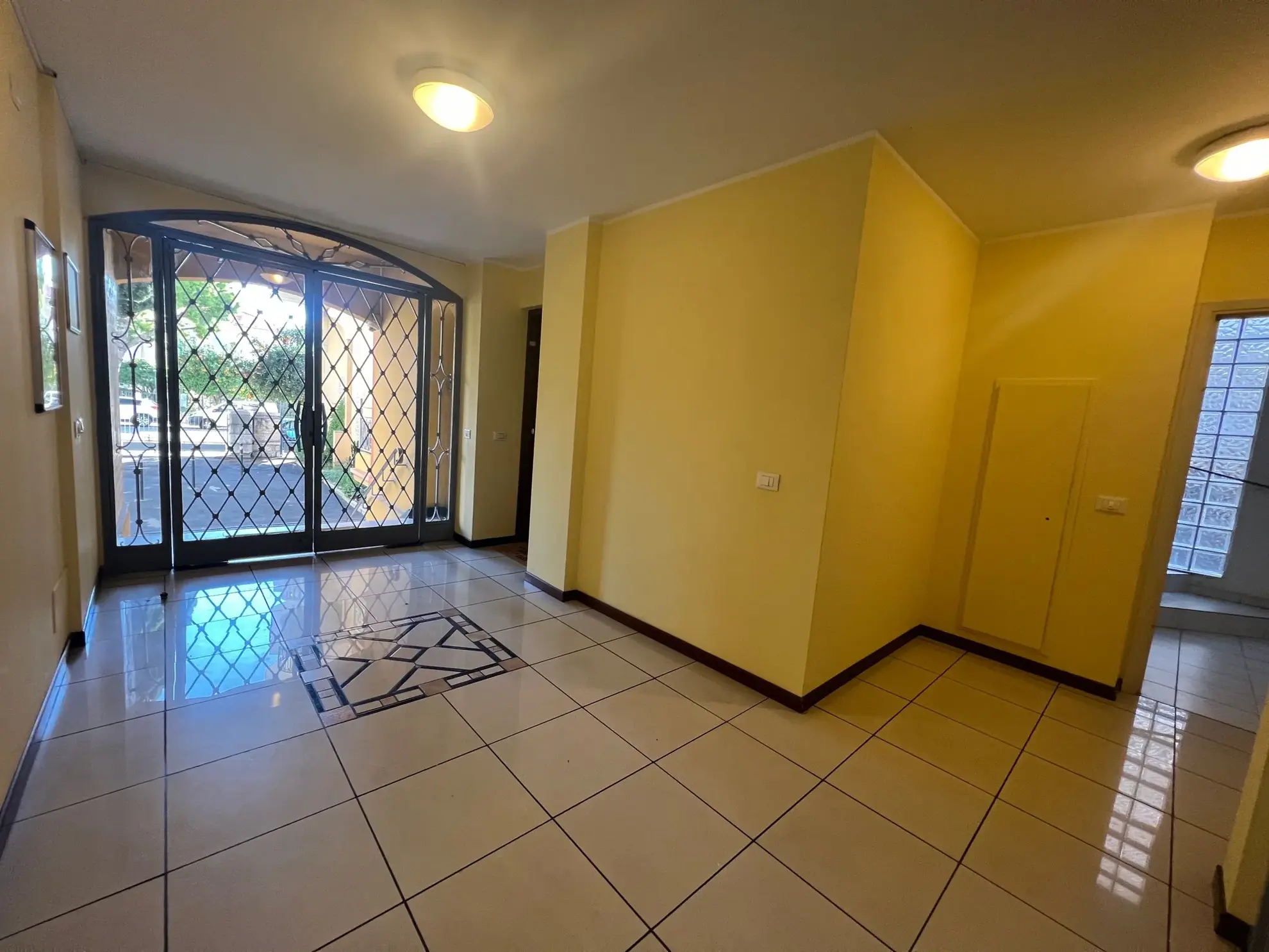 Studio à vendre à Menton avec terrasse et parking privé - Cours du Centenaire 