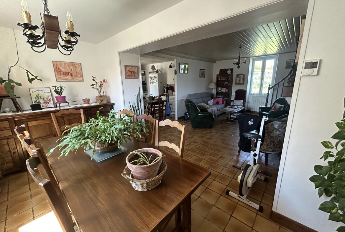Maison en pierre avec grange, terrain et truffière à Lisle, Dordogne 