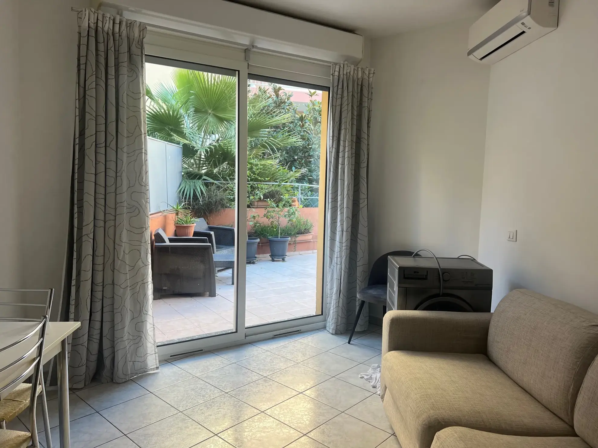 Studio à vendre à Menton avec terrasse et parking privé - Cours du Centenaire 
