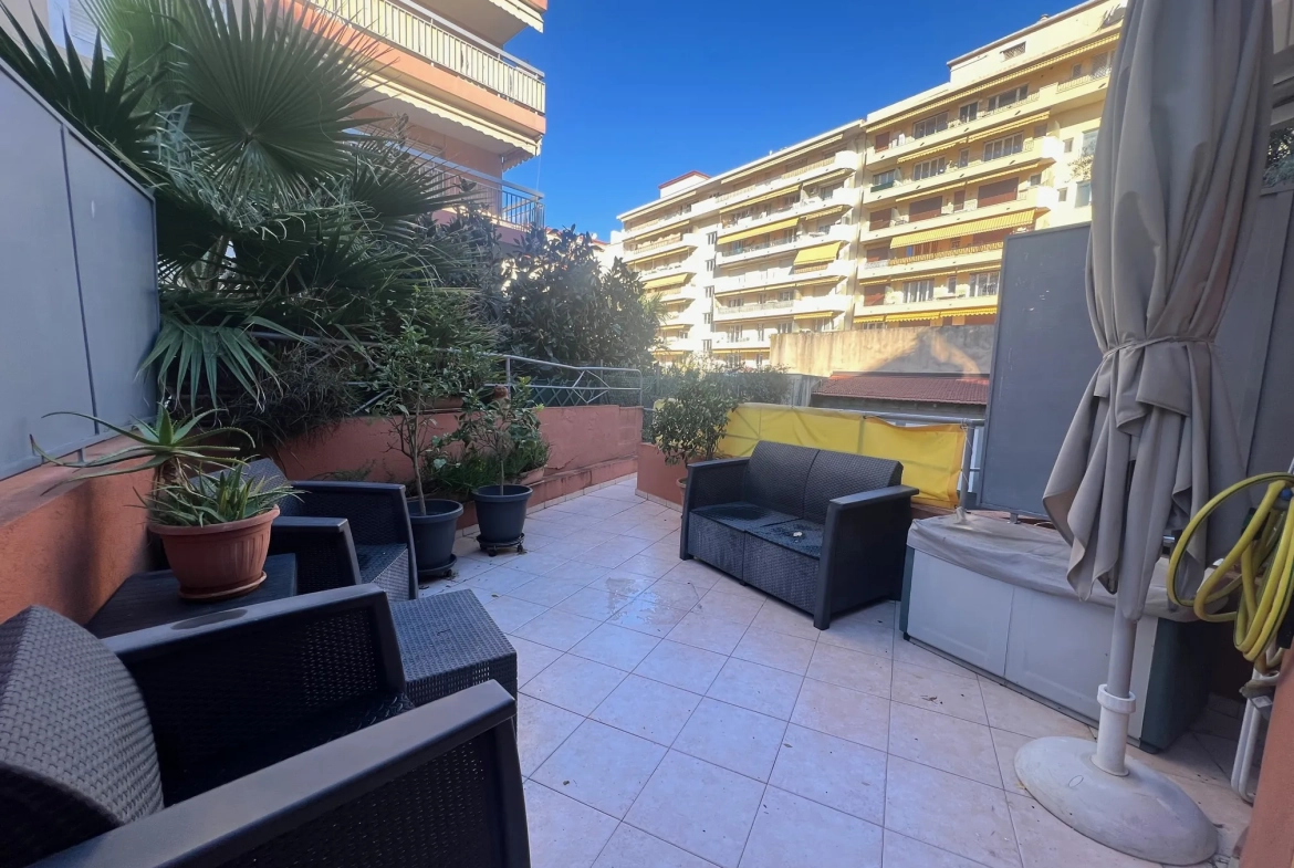 Studio à vendre à Menton avec terrasse et parking privé - Cours du Centenaire 