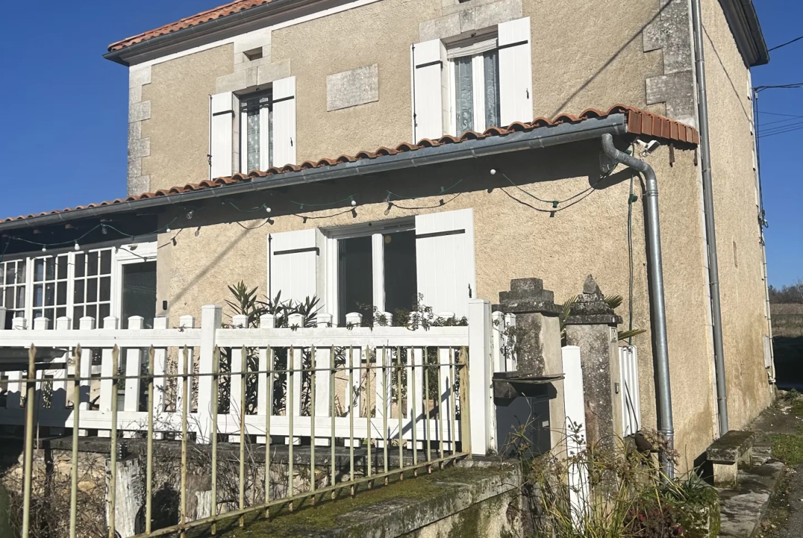 Maison en pierre avec grange, terrain et truffière à Lisle, Dordogne 