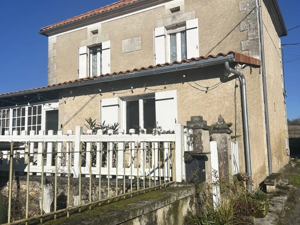 Maison en pierre avec grange, terrain et truffière à Lisle, Dordogne