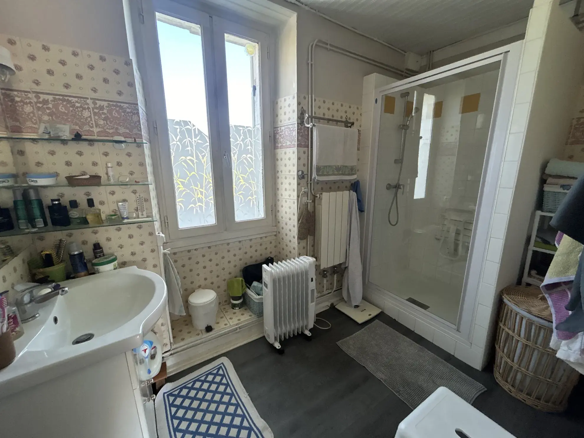 Maison en pierre avec grange, terrain et truffière à Lisle, Dordogne 