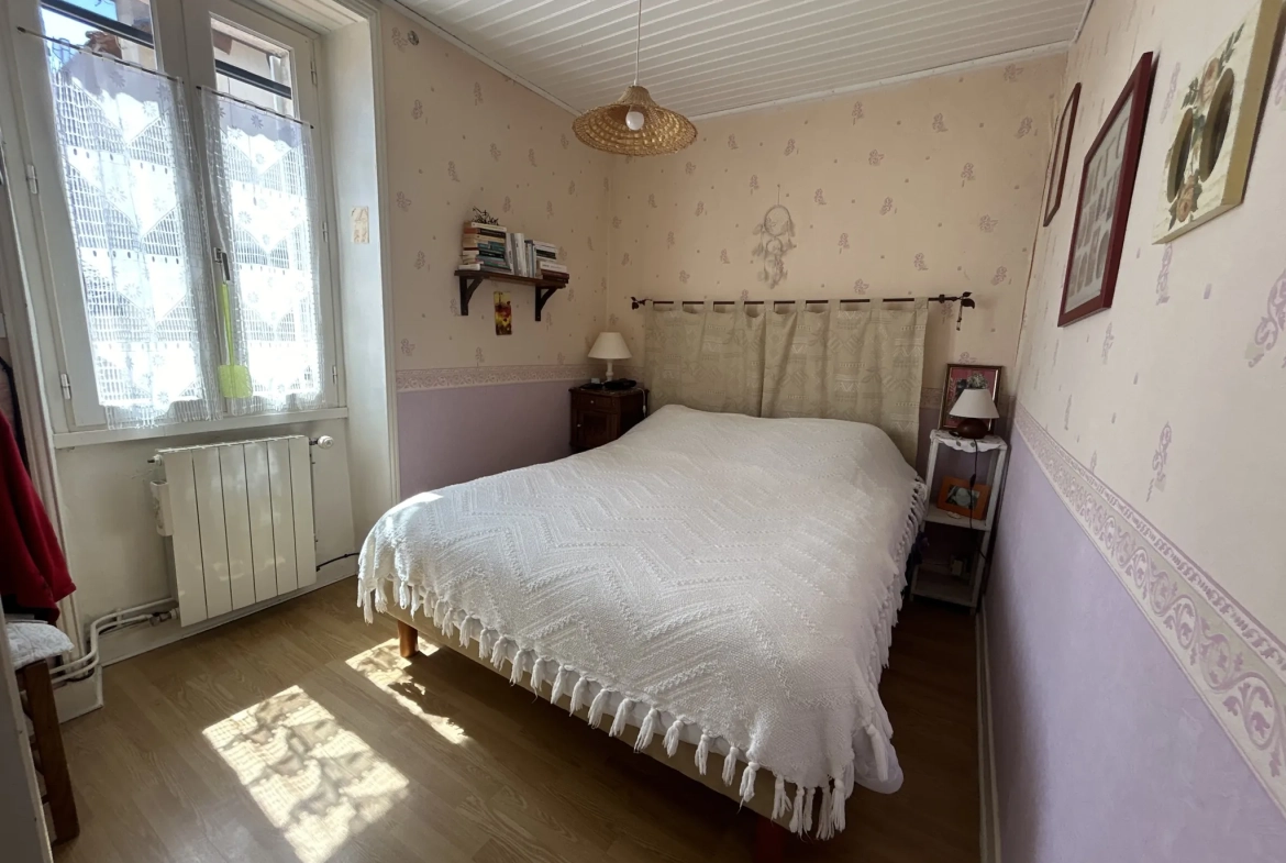 Maison en pierre avec grange, terrain et truffière à Lisle, Dordogne 