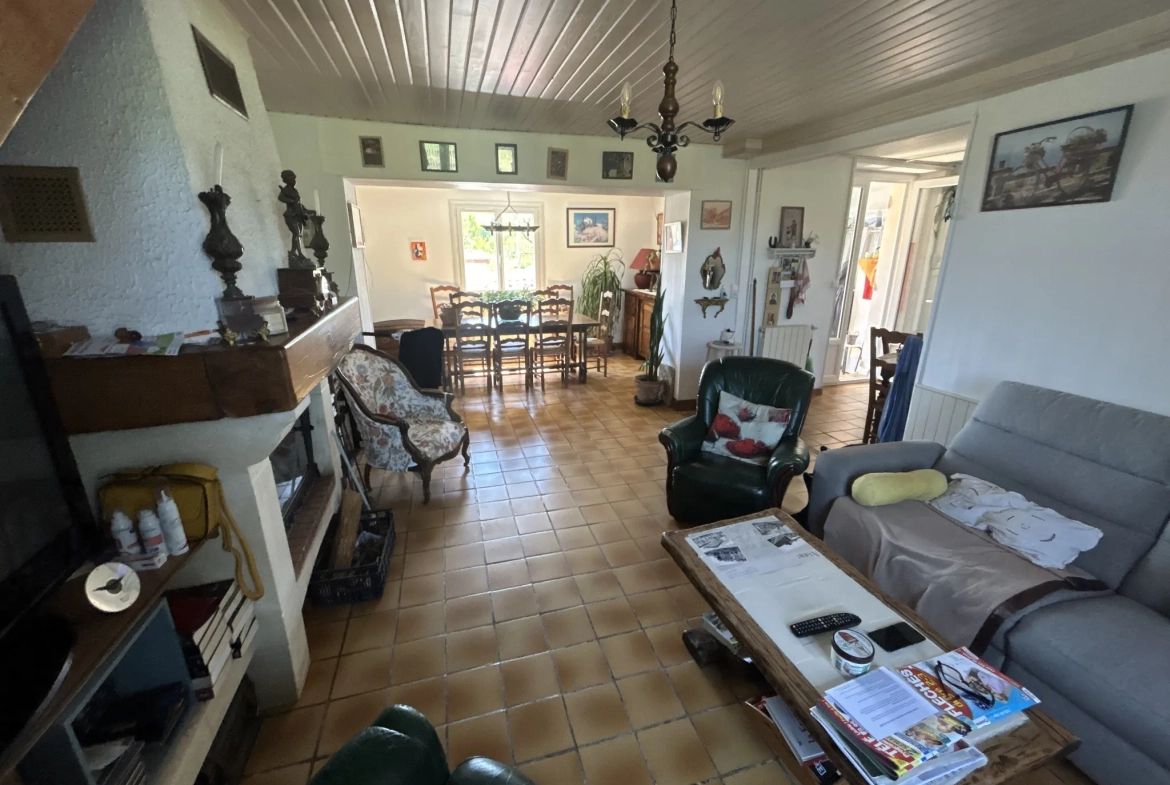 Maison en pierre avec grange, terrain et truffière à Lisle, Dordogne 