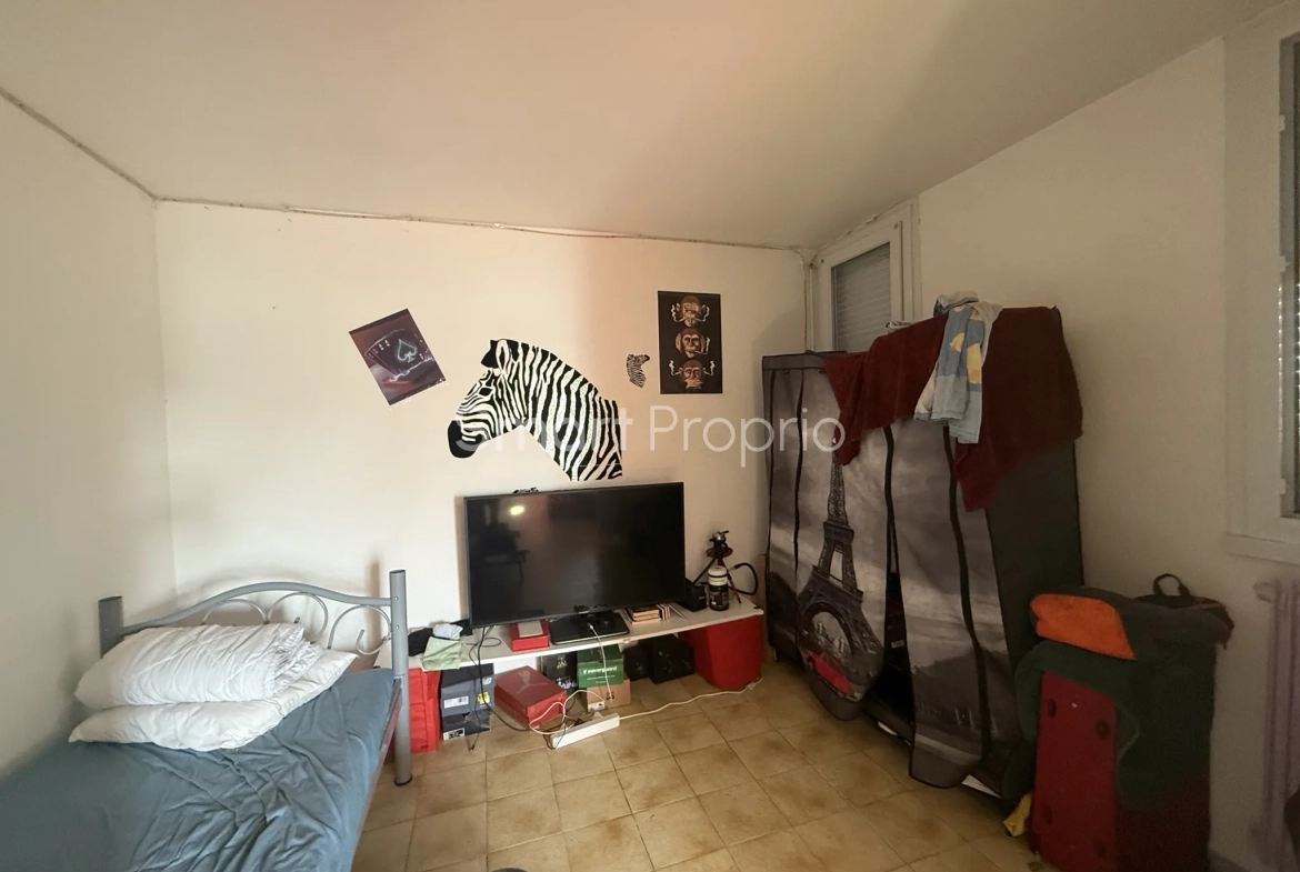 Appartement T4 à rénover à Carbon Blanc avec cave et parking 