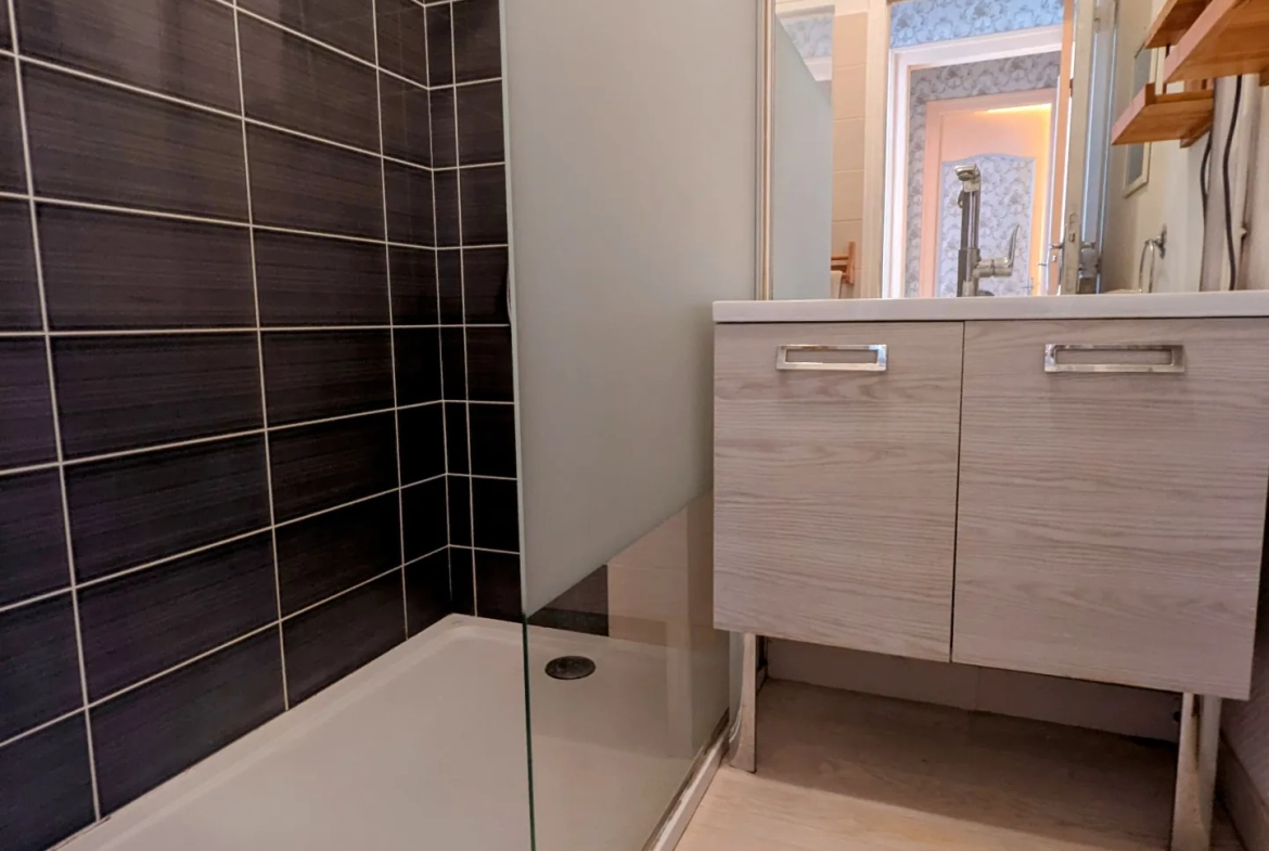 Maison de bourg avec deux chambres à La Chapelle Glain - Spacieuse et proche commodités 
