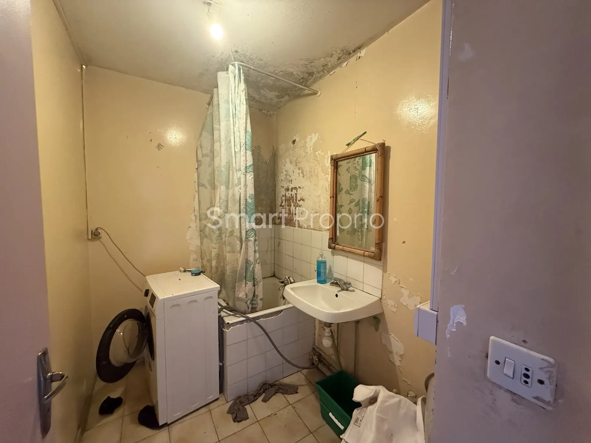Appartement T4 à rénover à Carbon Blanc avec cave et parking 