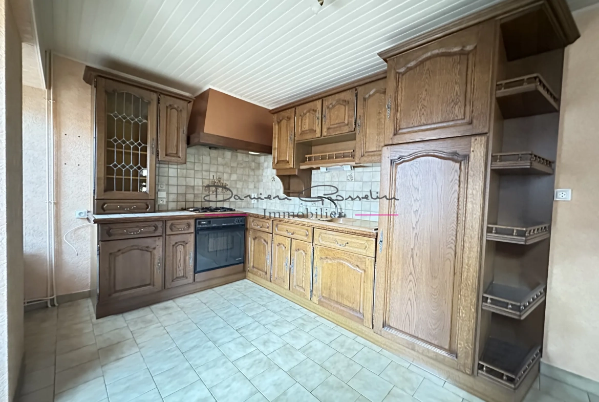 Maison de village avec jardin, garage et véranda à Sainte Colombe sur Gand 