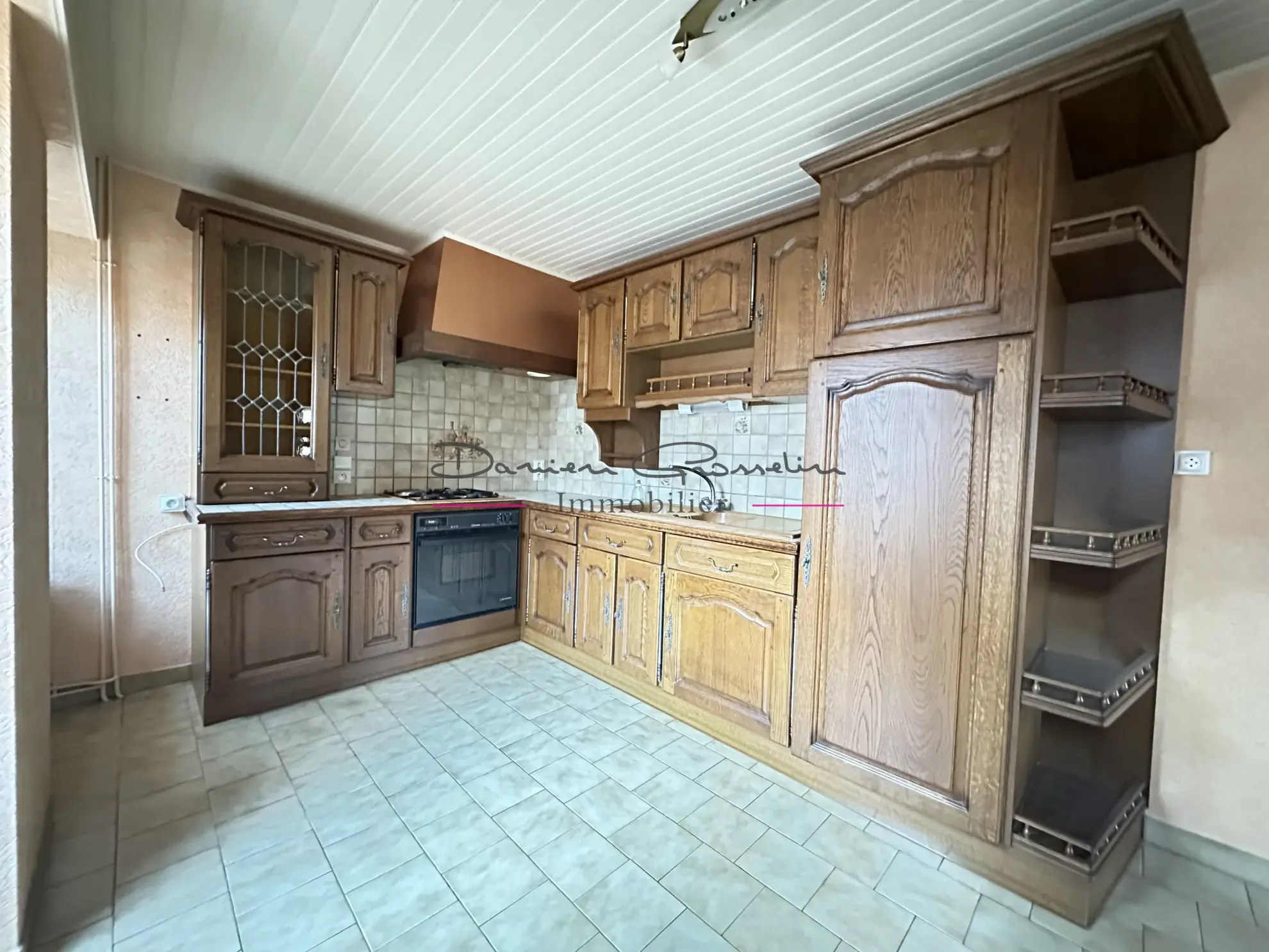 Maison de village avec jardin, garage et véranda à Sainte Colombe sur Gand 