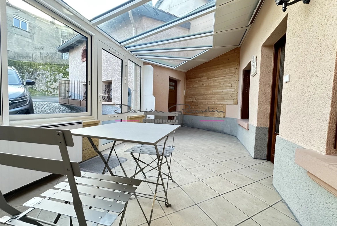 Maison de village avec jardin, garage et véranda à Sainte Colombe sur Gand 