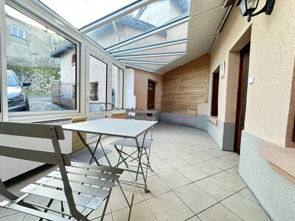 Maison de village avec jardin, garage et véranda à Sainte Colombe sur Gand
