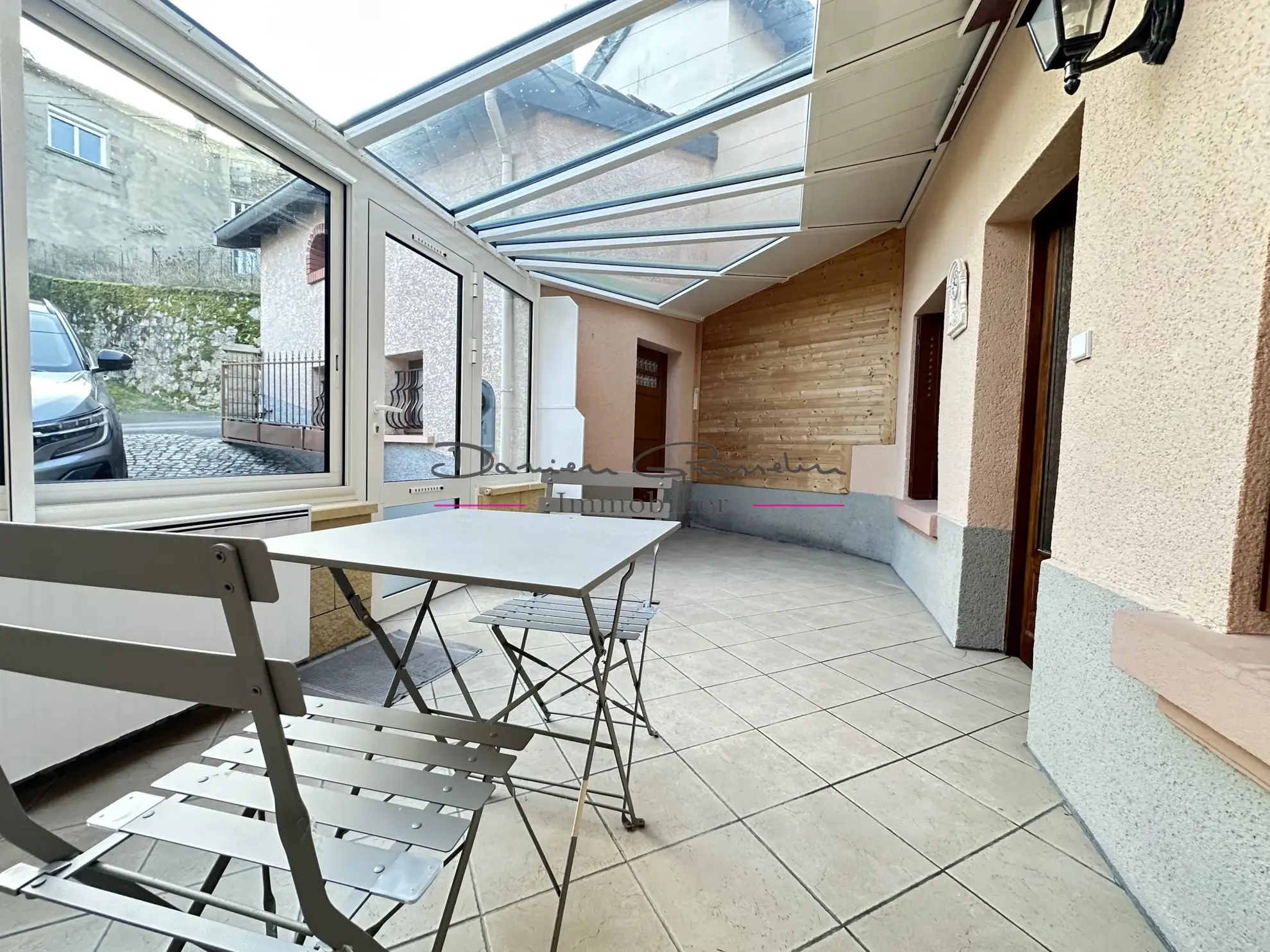 Maison de village avec jardin, garage et véranda à Sainte Colombe sur Gand 