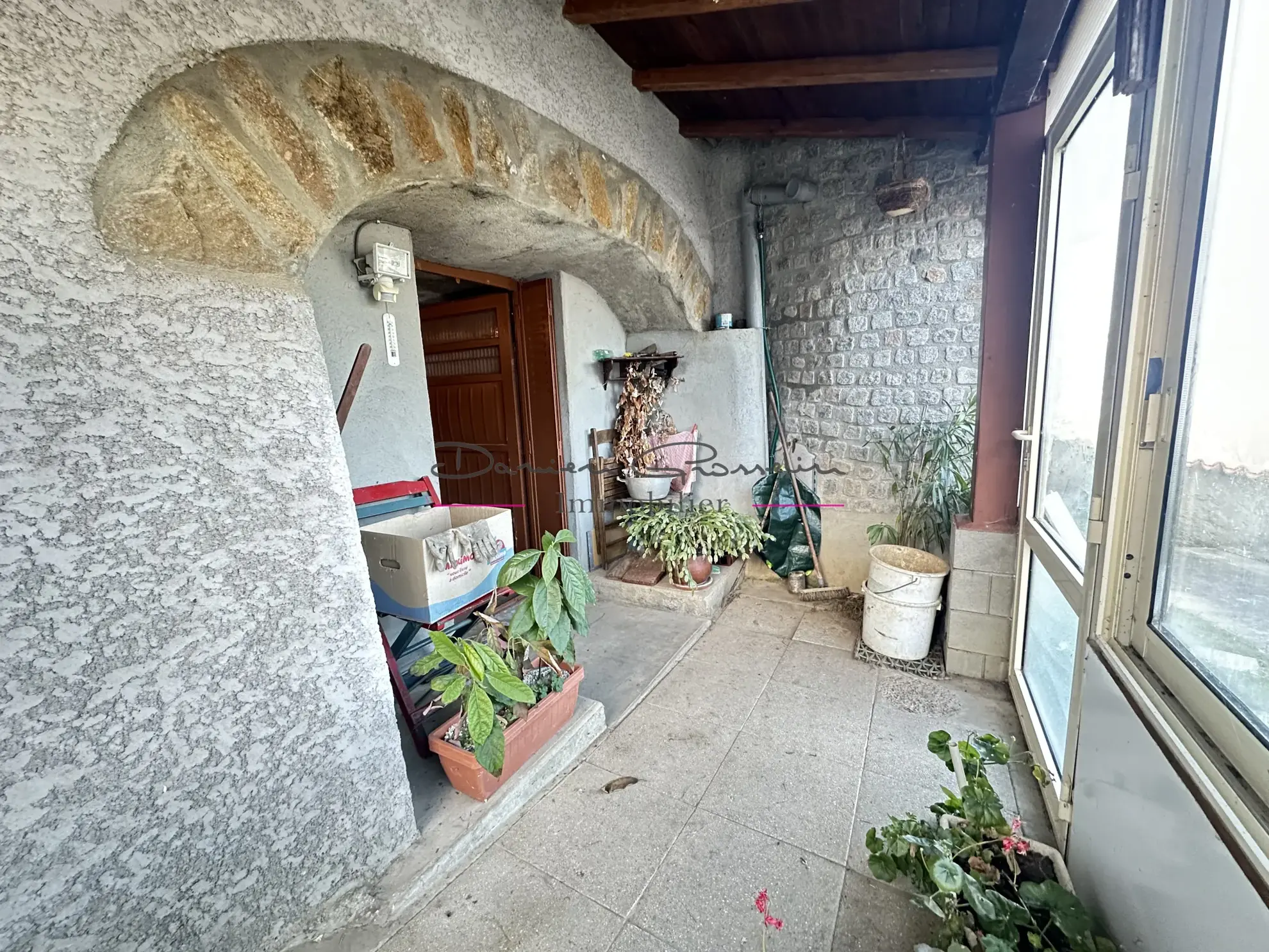 Maison de village avec jardin, garage et véranda à Sainte Colombe sur Gand 