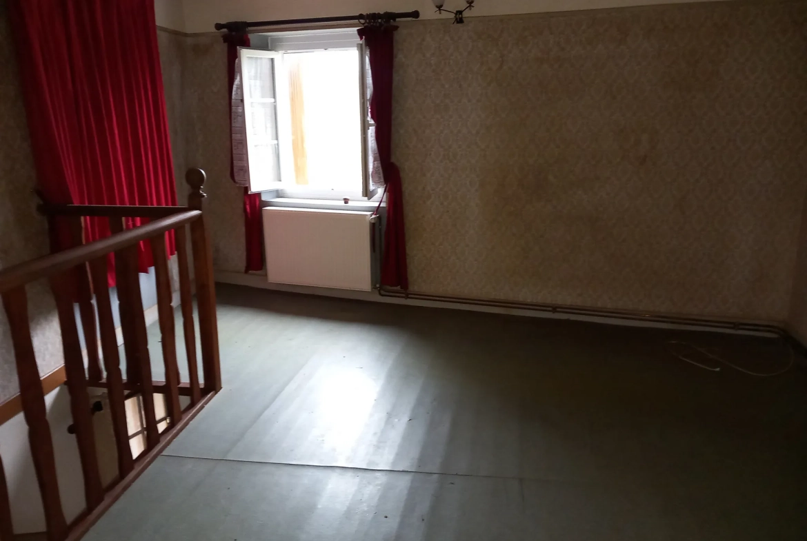 Deux maisons anciennes à rafraîchir avec dépendances sur 1107 m² à Saint Sulpice les Champs 