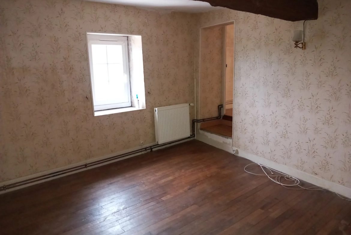Deux maisons anciennes à rafraîchir avec dépendances sur 1107 m² à Saint Sulpice les Champs 
