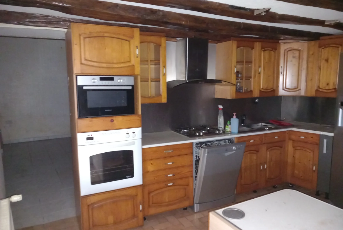 Deux maisons anciennes à rafraîchir avec dépendances sur 1107 m² à Saint Sulpice les Champs 