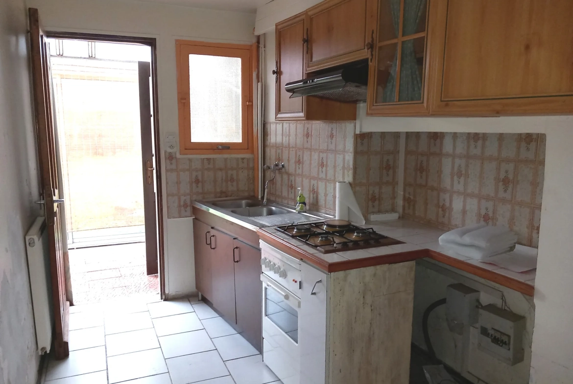Deux maisons anciennes à rafraîchir avec dépendances sur 1107 m² à Saint Sulpice les Champs 