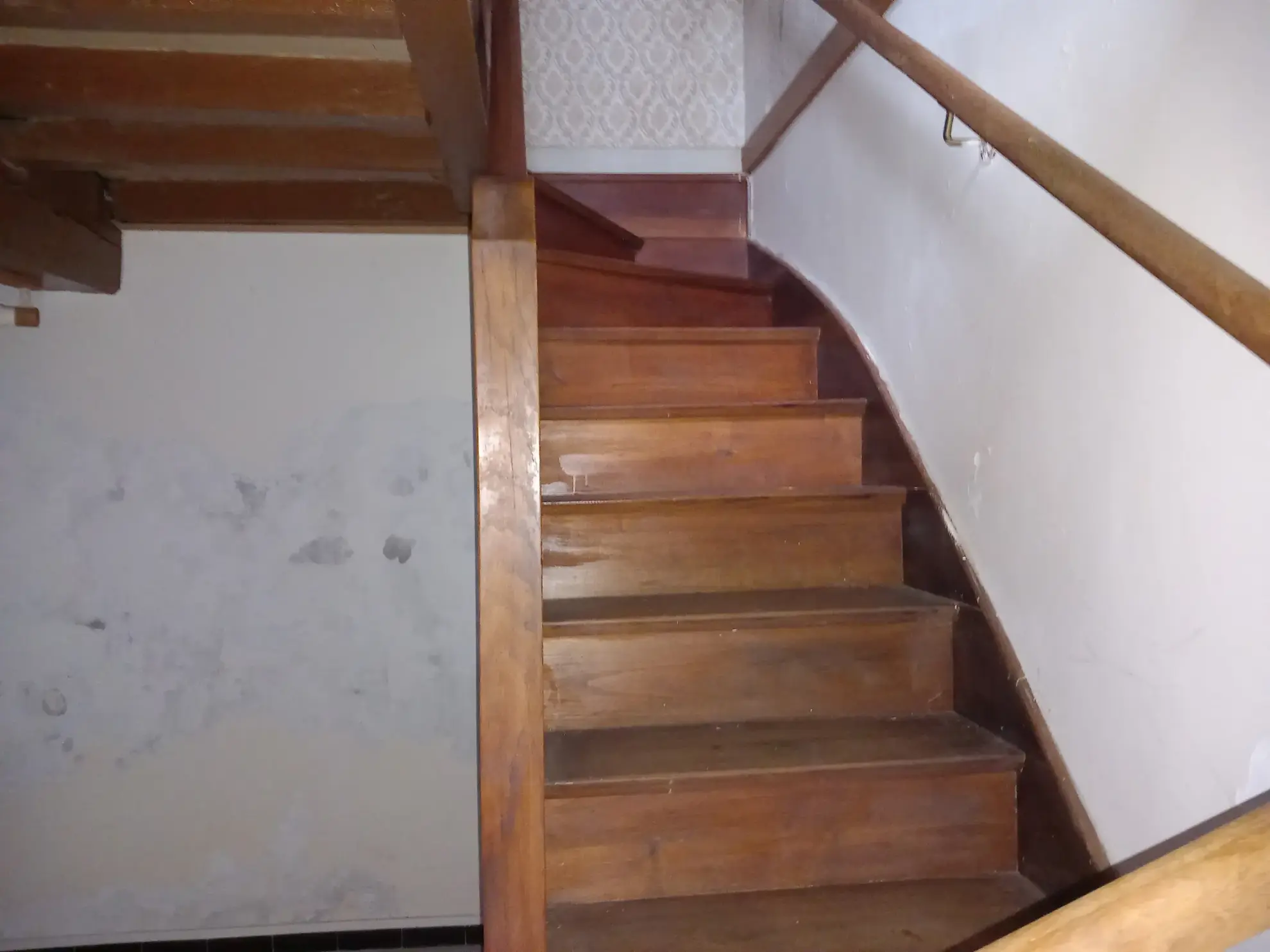 Deux maisons anciennes à rafraîchir avec dépendances sur 1107 m² à Saint Sulpice les Champs 