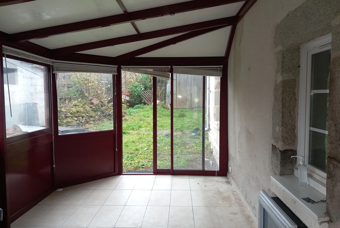 Deux maisons anciennes à rafraîchir avec dépendances sur 1107 m² à Saint Sulpice les Champs 