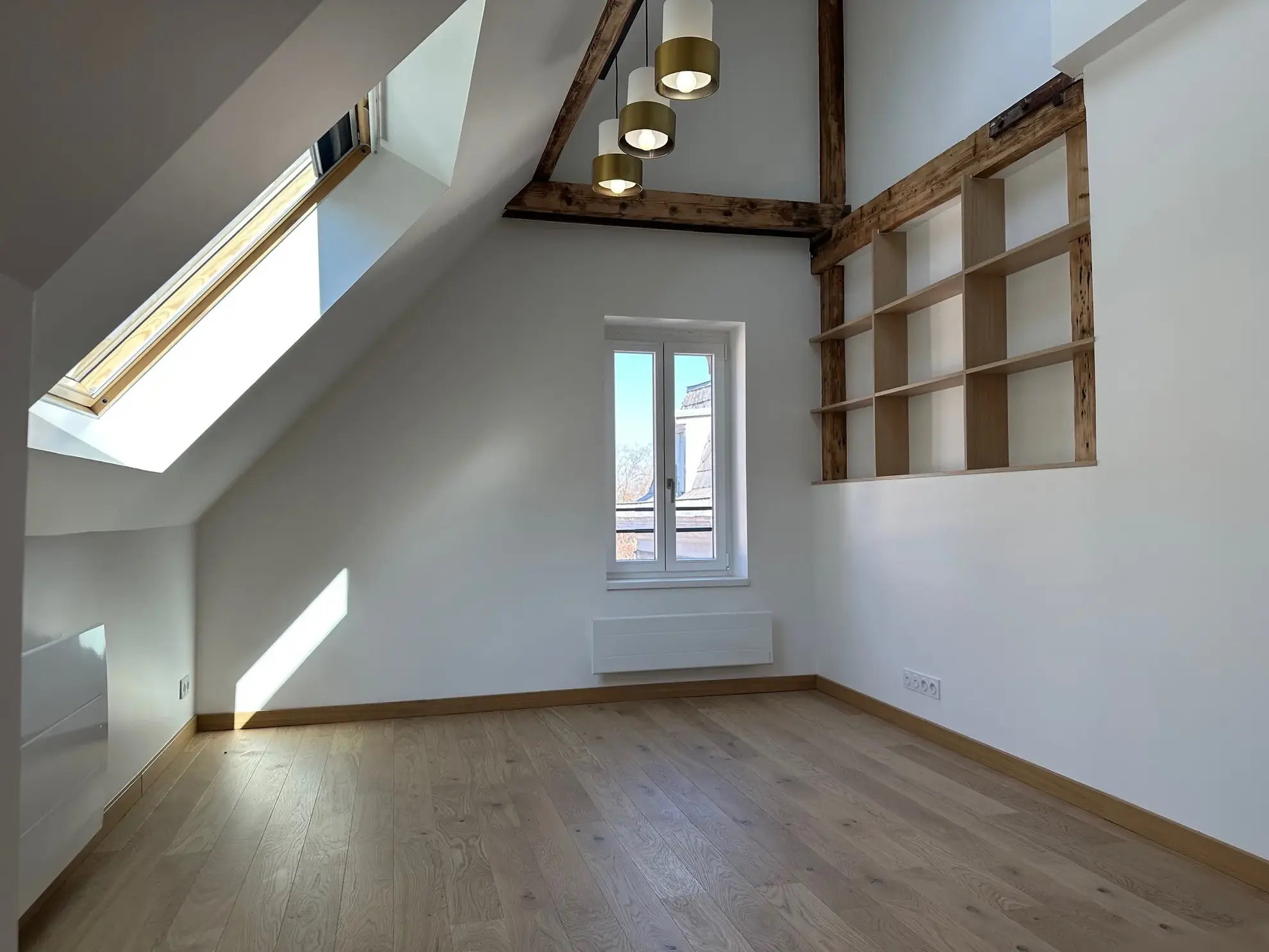 Appartement duplex moderne de 3 pièces à Strasbourg, dernier étage, proche tram et place de la République 