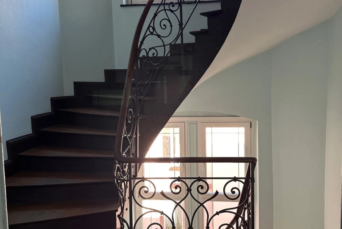 Appartement duplex moderne de 3 pièces à Strasbourg, dernier étage, proche tram et place de la République 